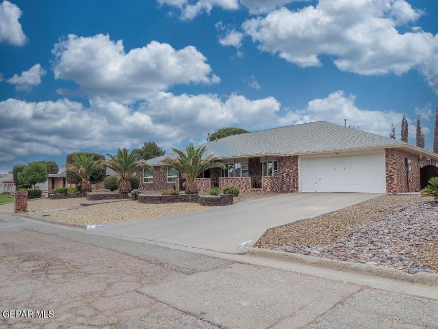 El Paso, Texas, 79935, United States, 4 Bedrooms Bedrooms, ,2 BathroomsBathrooms,Residential,For Sale,1923244