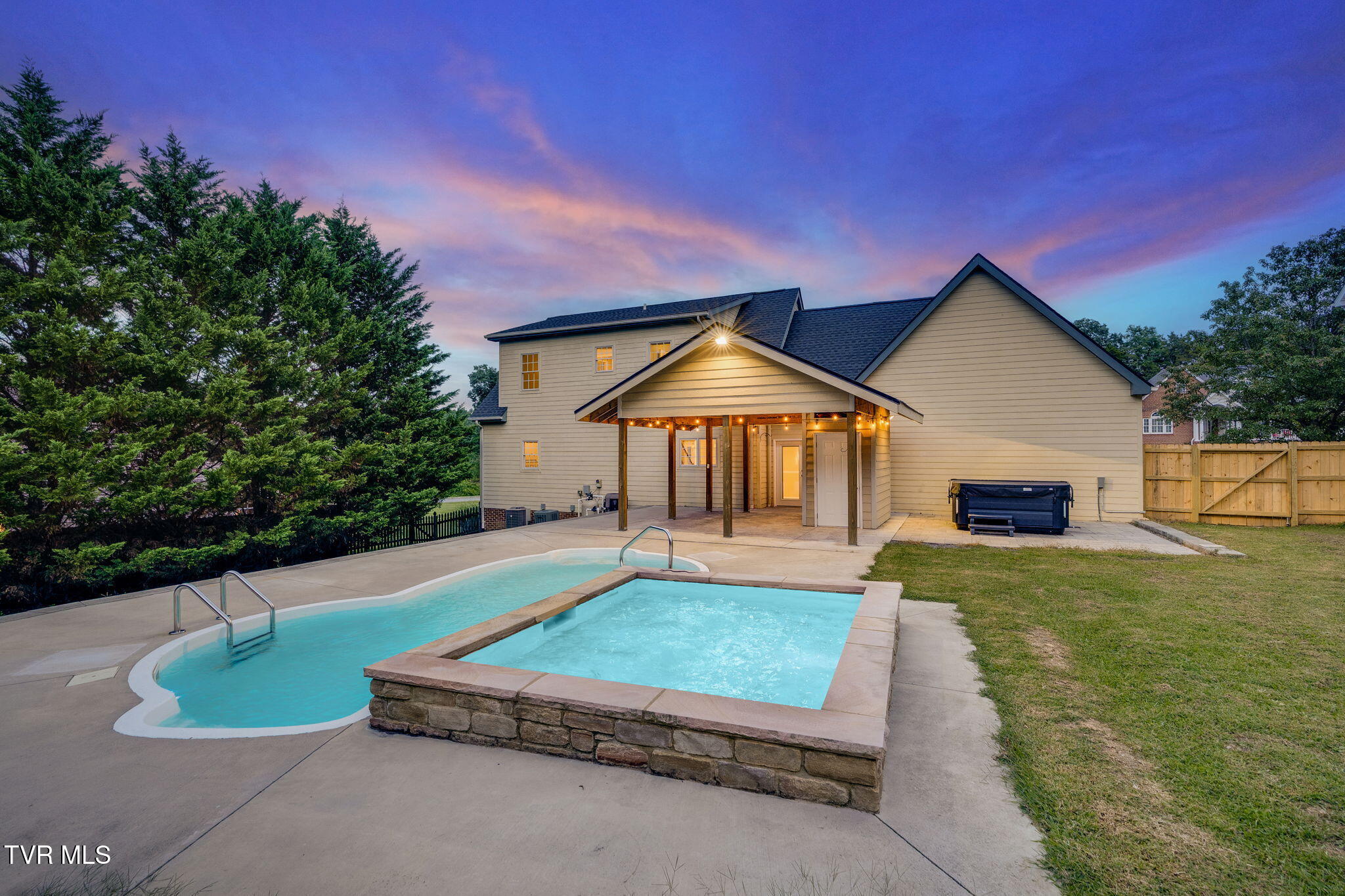 Gray, Tennessee, 37615, United States, 3 Bedrooms Bedrooms, ,4 BathroomsBathrooms,Residential,For Sale,1978151