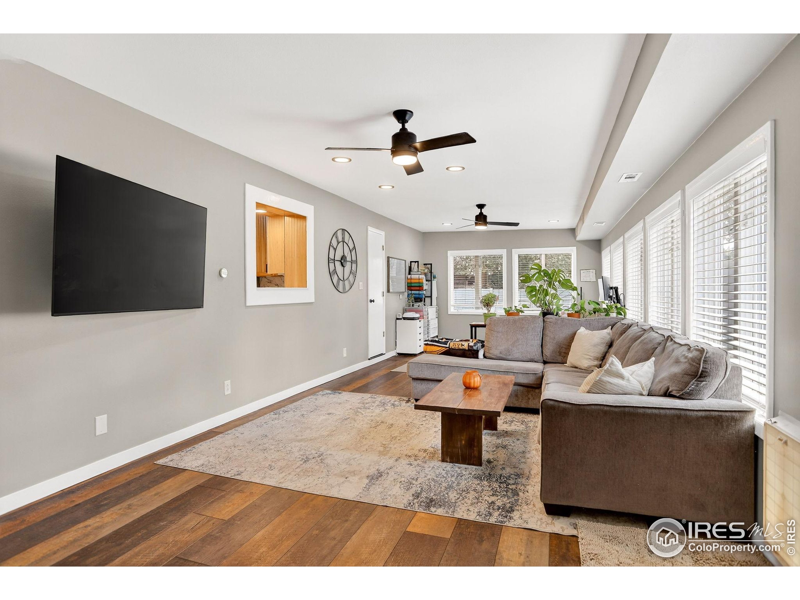 Longmont, Colorado, 80501, United States, 3 Bedrooms Bedrooms, ,1 BathroomBathrooms,Residential,For Sale,1948840