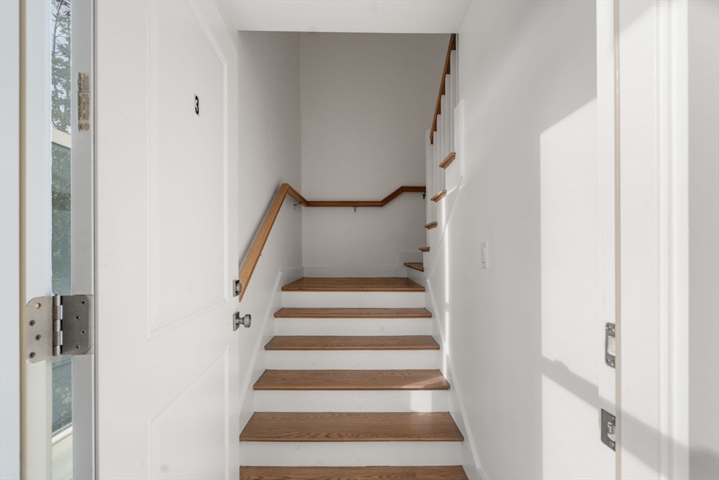 Waltham, Massachusetts, 02451, United States, 3 Bedrooms Bedrooms, ,2 BathroomsBathrooms,Residential,For Sale,1960528