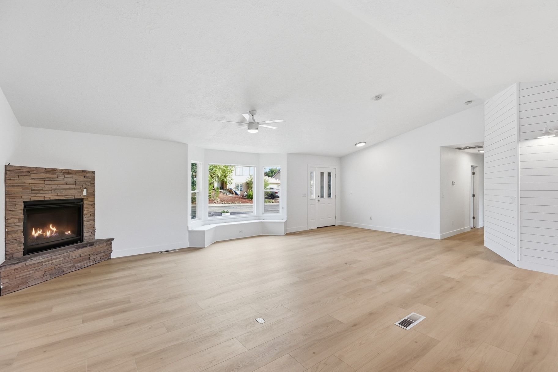  NO HOA 3Bed, 2Bath, 2.5 Car Garage Rv Parking, New Flooring and Paint - 物件實景