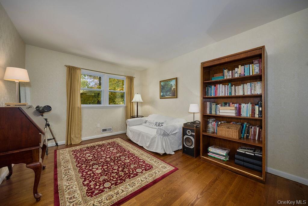 New Rochelle, New York, 10804, United States, 4 Bedrooms Bedrooms, ,3 BathroomsBathrooms,Residential,For Sale,1991055