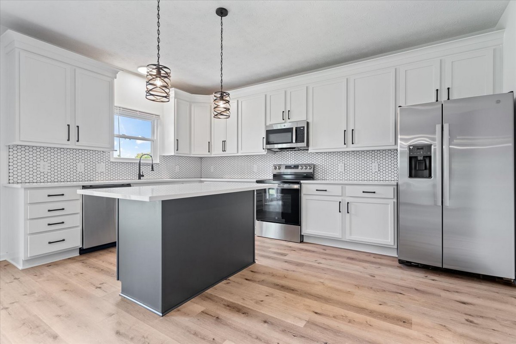  Completely Remodeled Four Bedroom Home on Oversized Lot - 物件實景