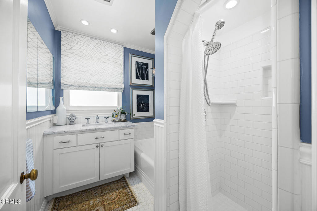 Pasadena, California, 91107, United States, 2 Bedrooms Bedrooms, ,1 BathroomBathrooms,Residential,For Sale,1988268