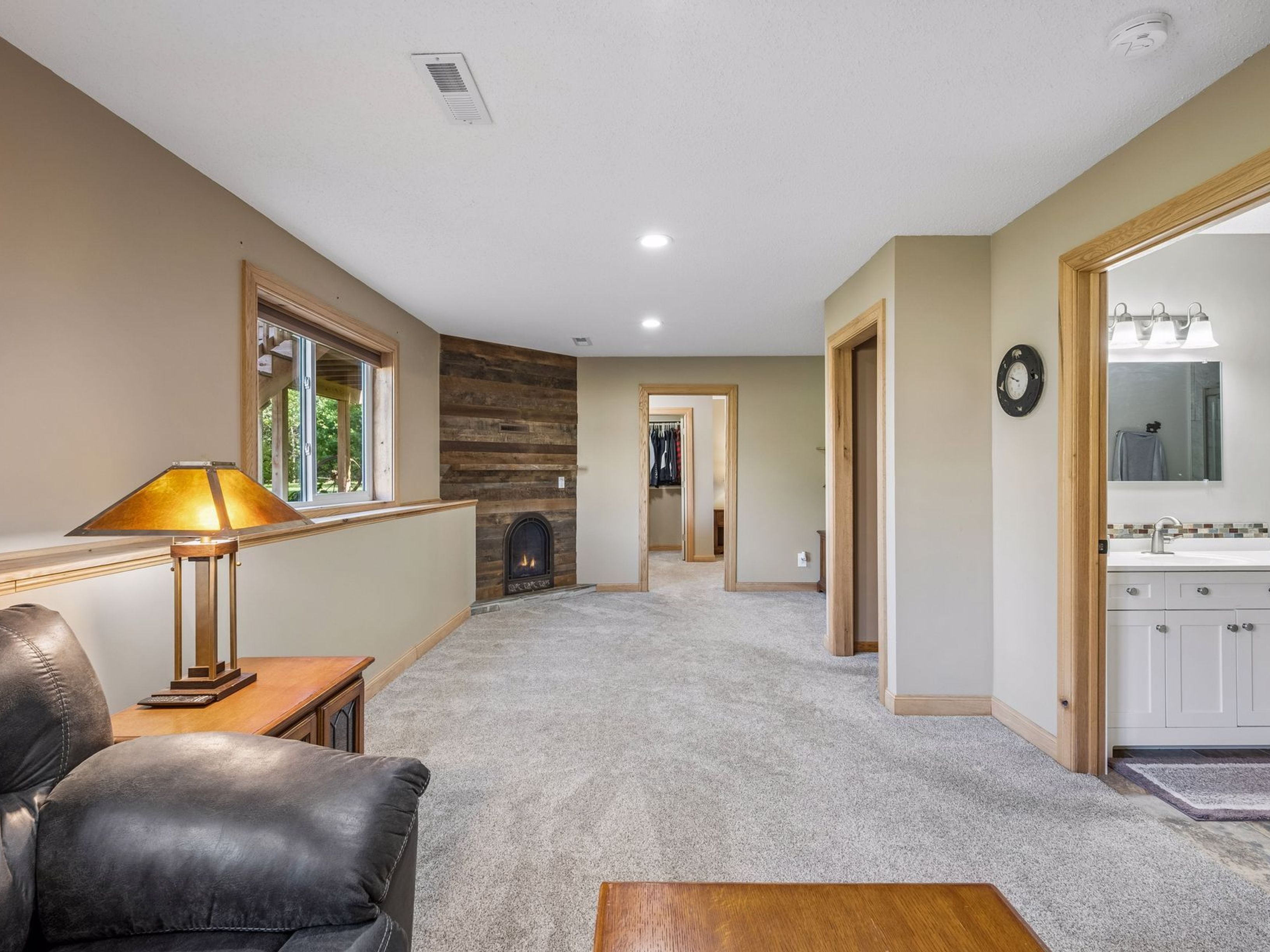  Updated Home, Incredible Garage Space - 物件實景