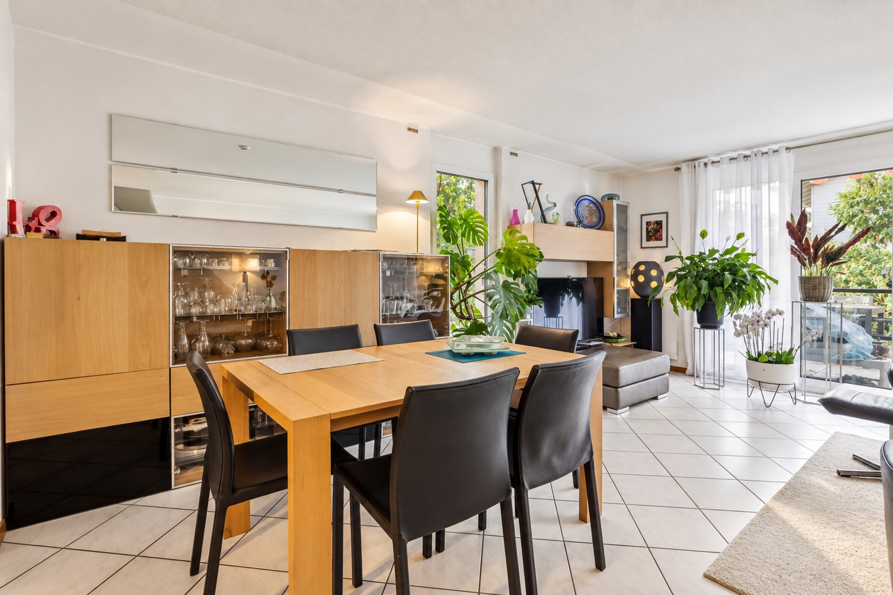  Semi-detached house with a gable roof and a peaceful garden in Chavannes-des-Boi - 物件實景