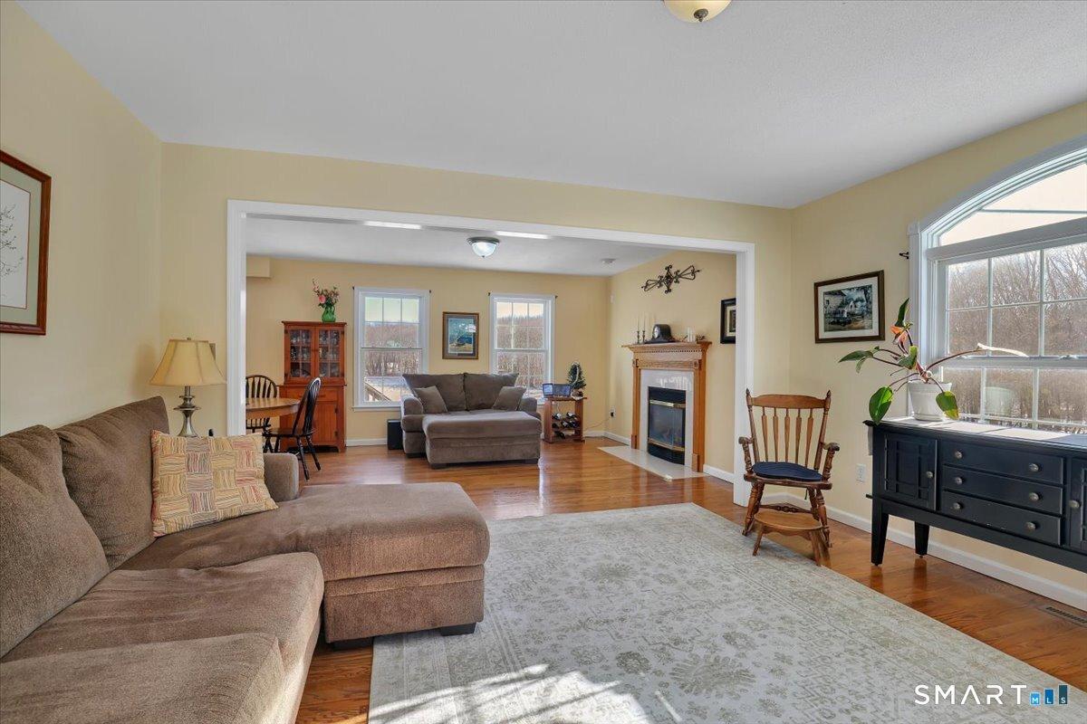 Southington, Connecticut, 06489, United States, 4 Bedrooms Bedrooms, ,4 BathroomsBathrooms,Residential,For Sale,2009677