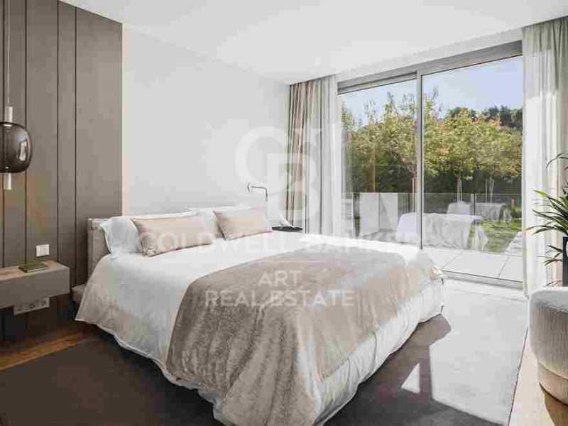 Estepona, Andalusia, ES, 5 Bedrooms Bedrooms, ,5 BathroomsBathrooms,Residential,For Sale,1796755