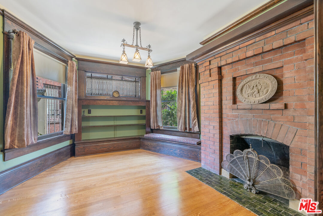 Los Angeles, California, 90006, United States, 6 Bedrooms Bedrooms, ,5 BathroomsBathrooms,Residential,For Sale,1883118