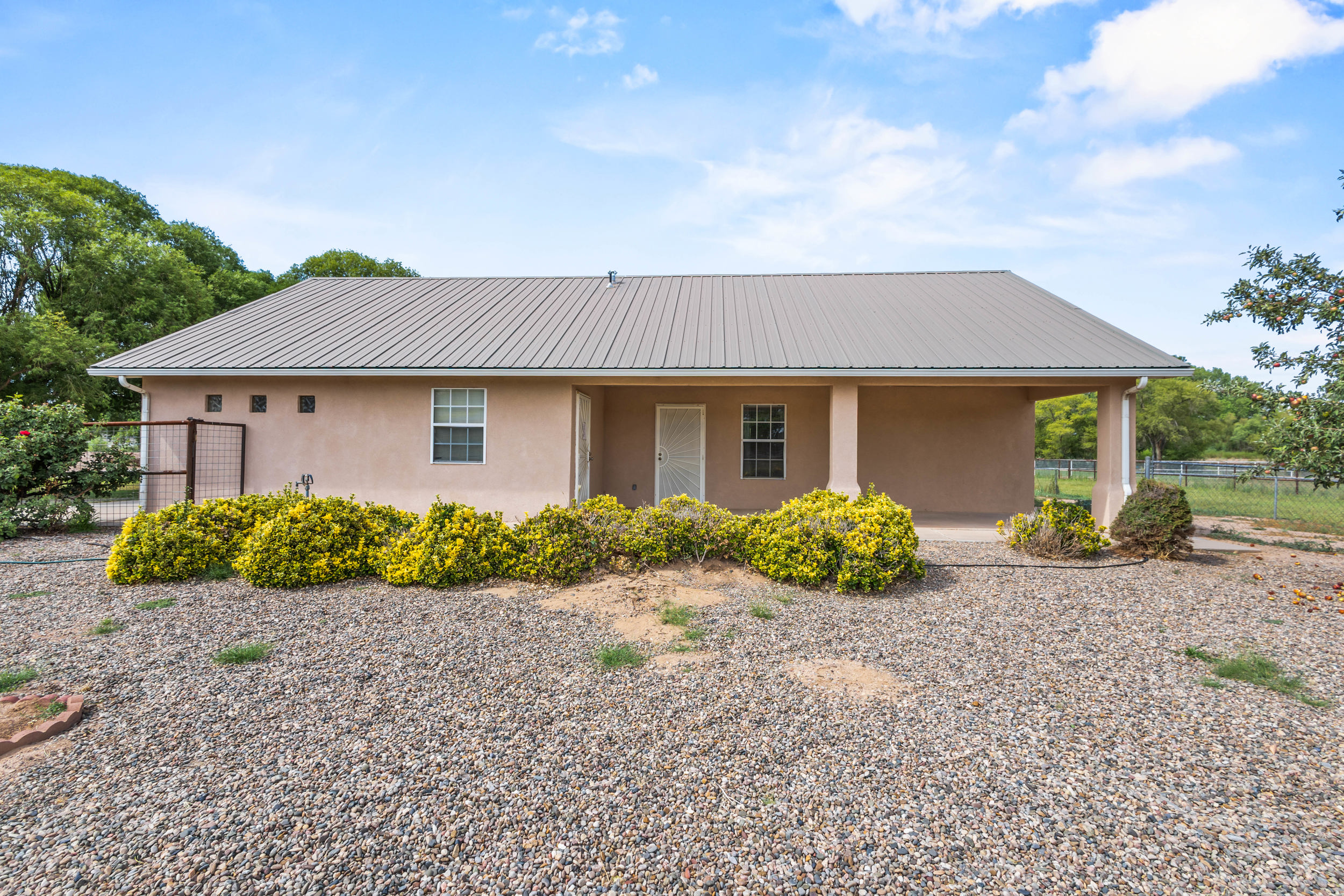 Belen, New Mexico, 87002, United States, 3 Bedrooms Bedrooms, ,2 BathroomsBathrooms,Residential,For Sale,1914205