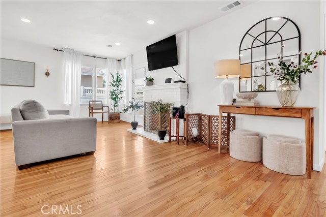 Downey, California, 90241, United States, 3 Bedrooms Bedrooms, ,2 BathroomsBathrooms,Residential,For Sale,1914661