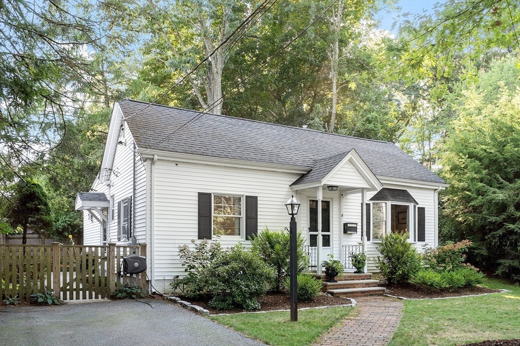 Andover, Massachusetts, 01810, United States, 2 Bedrooms Bedrooms, ,1 BathroomBathrooms,Residential,For Sale,1941591