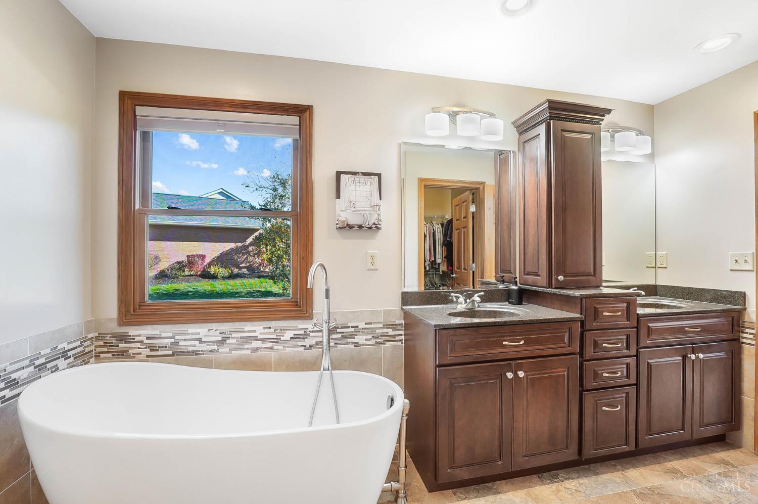 Hamilton, Ohio, 45013, United States, 4 Bedrooms Bedrooms, ,4 BathroomsBathrooms,Residential,For Sale,2000697