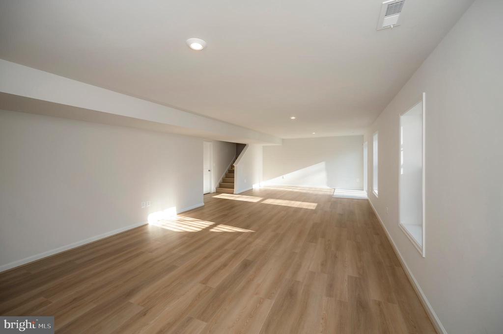 Fredericksburg, Virginia, 22406, United States, 4 Bedrooms Bedrooms, ,5 BathroomsBathrooms,Residential,For Sale,2002501