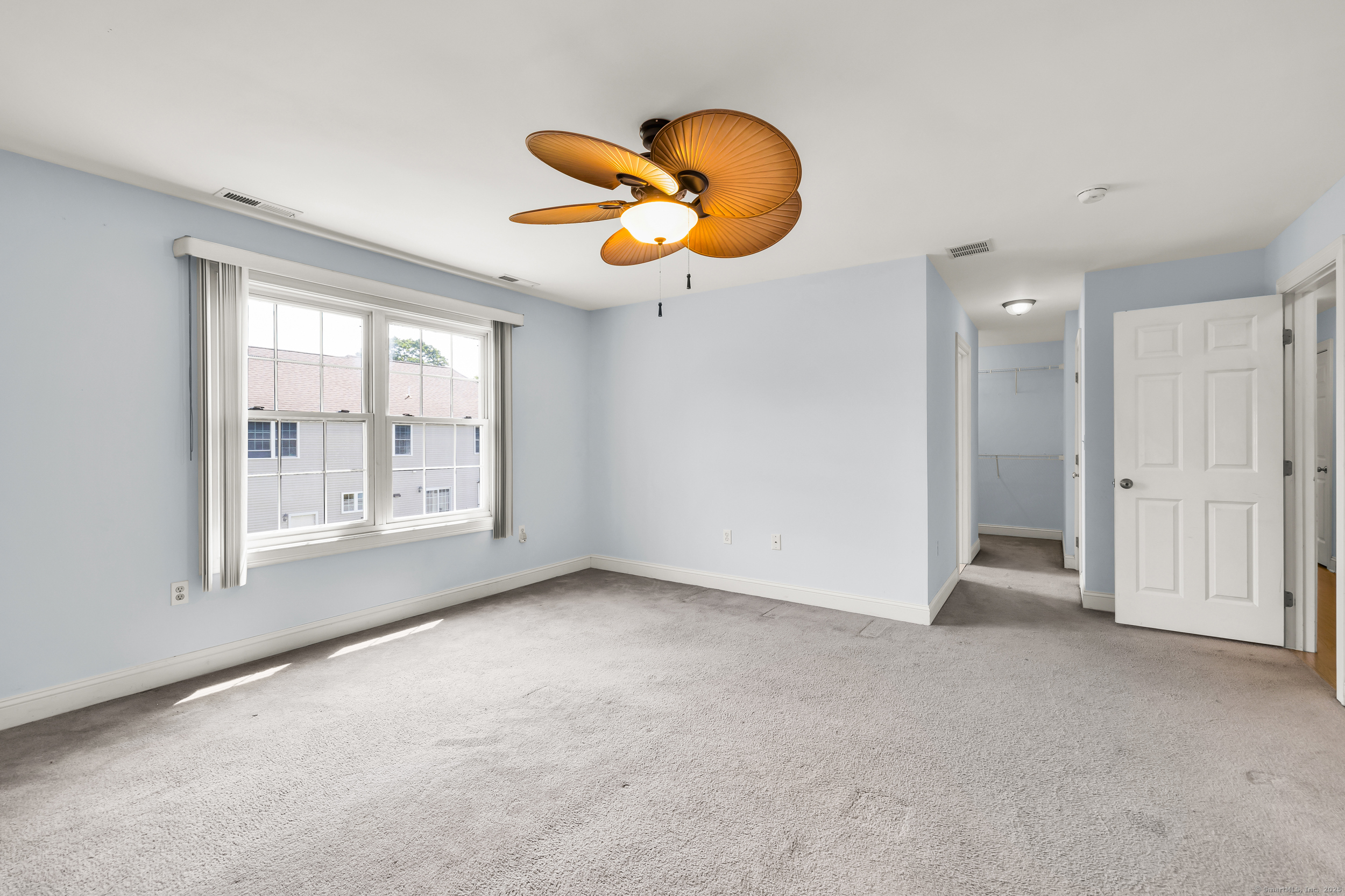 Stratford, Connecticut, 06614, United States, 5 Bedrooms Bedrooms, ,4 BathroomsBathrooms,Residential,For Sale,1896589