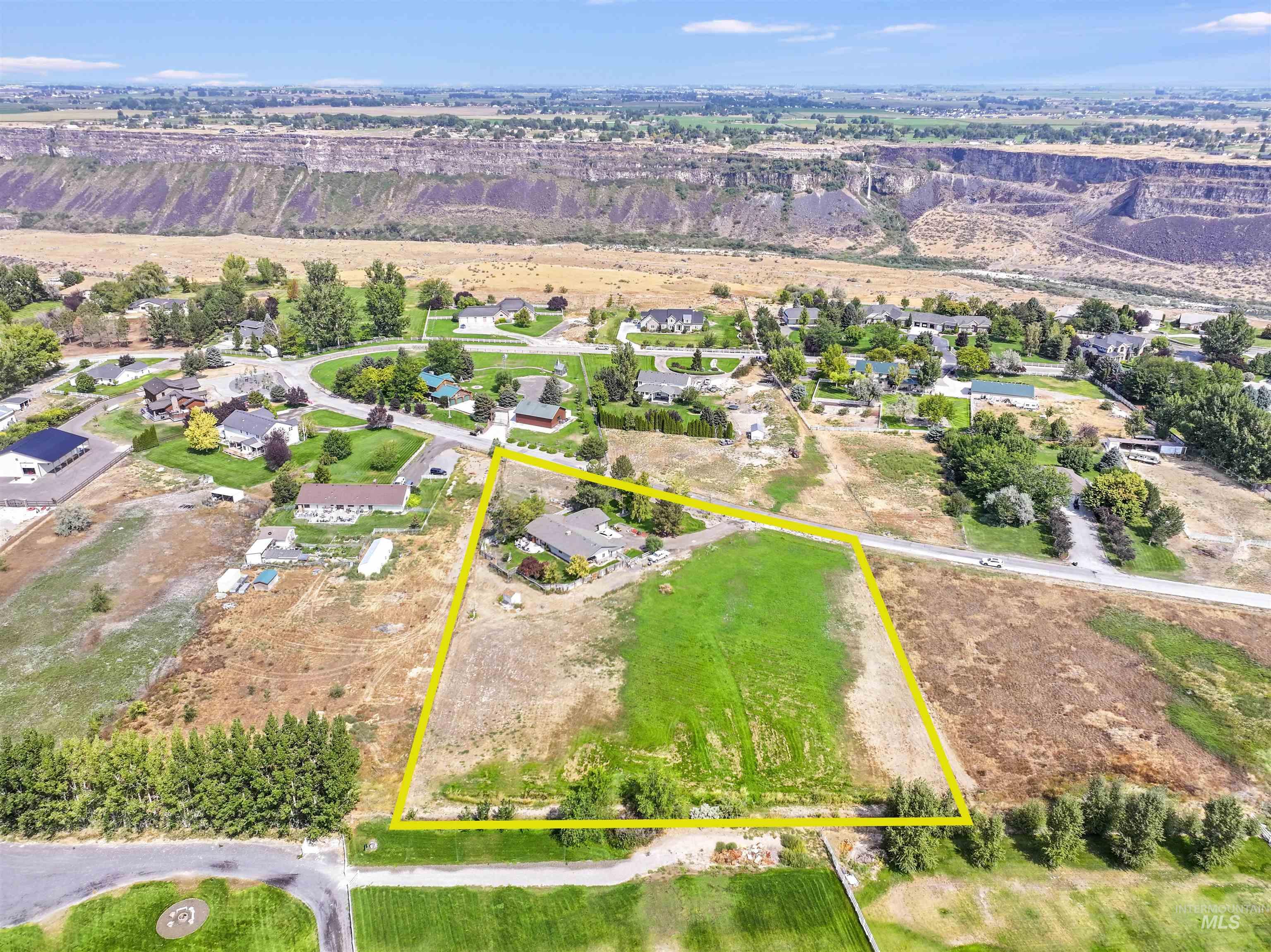Twin Falls, Idaho, 83301, United States, 3 Bedrooms Bedrooms, ,2 BathroomsBathrooms,Residential,For Sale,1932611