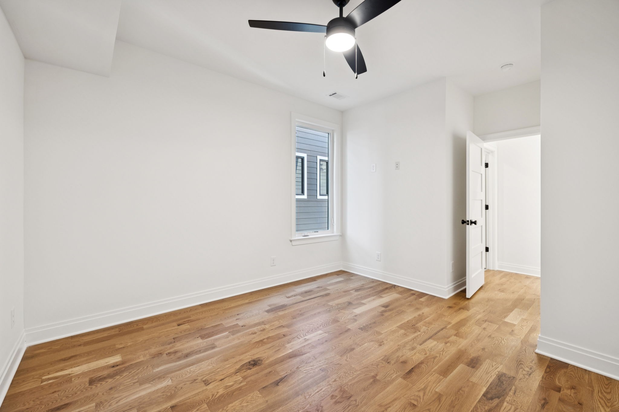 Nashville, Tennessee, 37206, United States, 4 Bedrooms Bedrooms, ,4 BathroomsBathrooms,Residential,For Sale,1918812