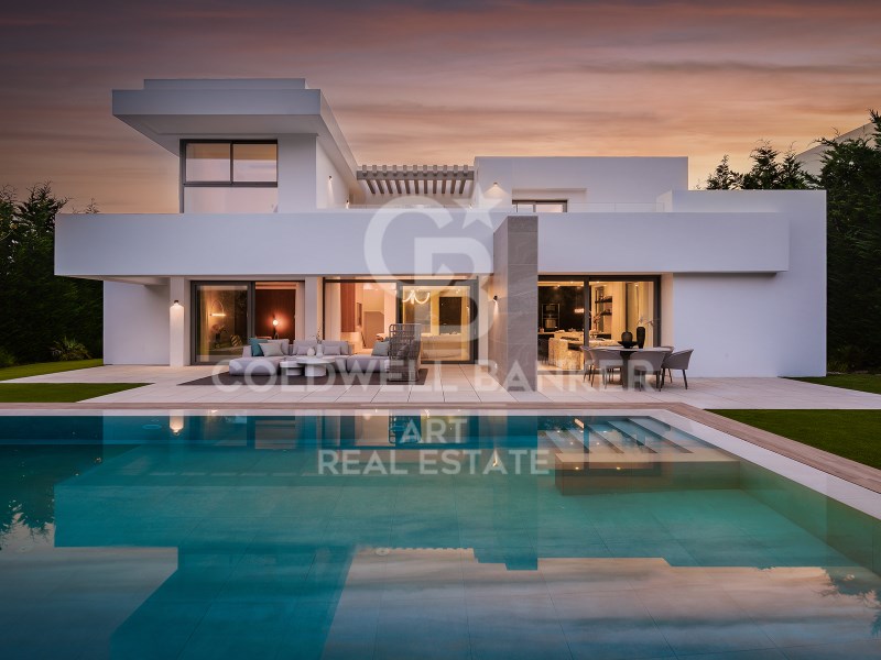 Estepona, Andalusia, ES, 5 Bedrooms Bedrooms, ,5 BathroomsBathrooms,Residential,For Sale,1826458