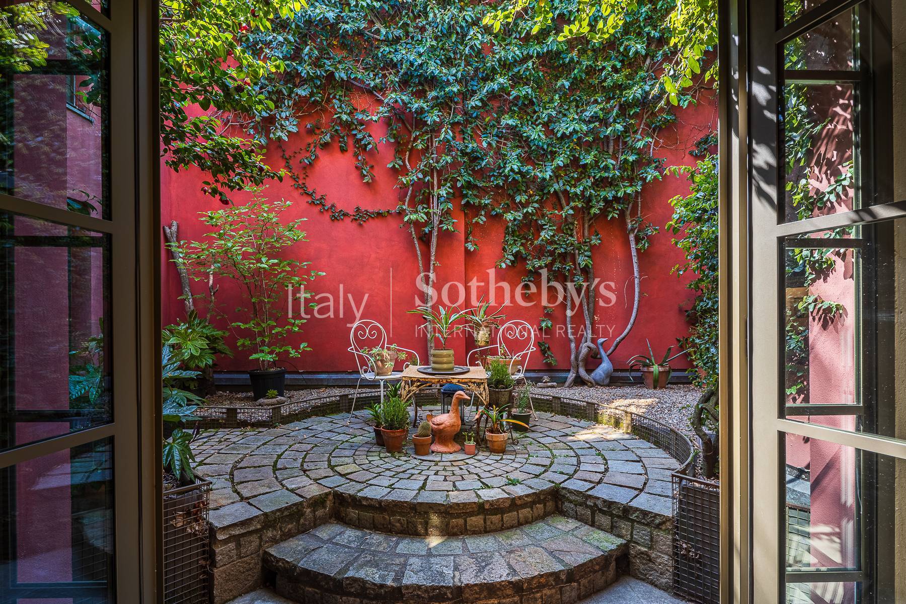  A refined residence in a private setting - 物件實景