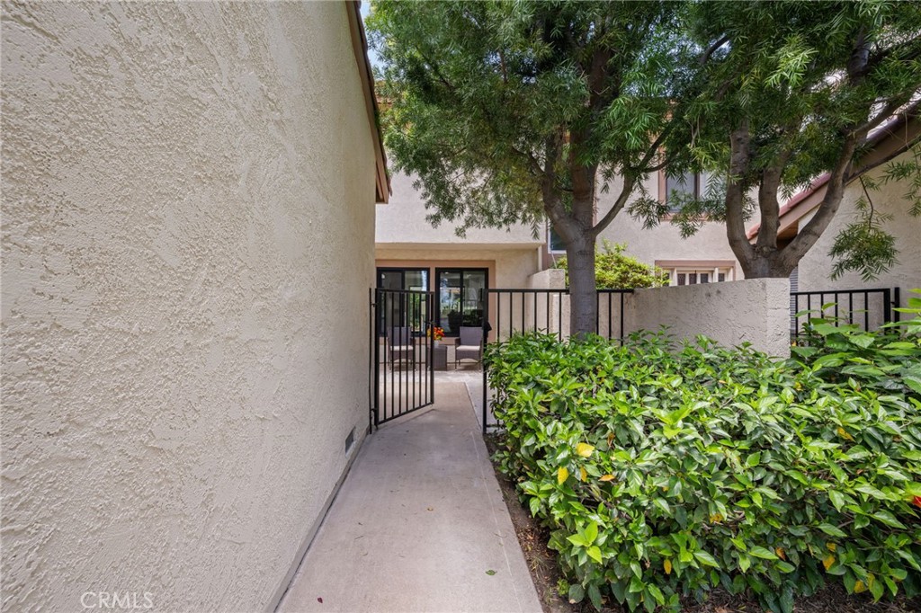 Huntington Beach, California, 92646, United States, 4 Bedrooms Bedrooms, ,3 BathroomsBathrooms,Residential,For Sale,1912576