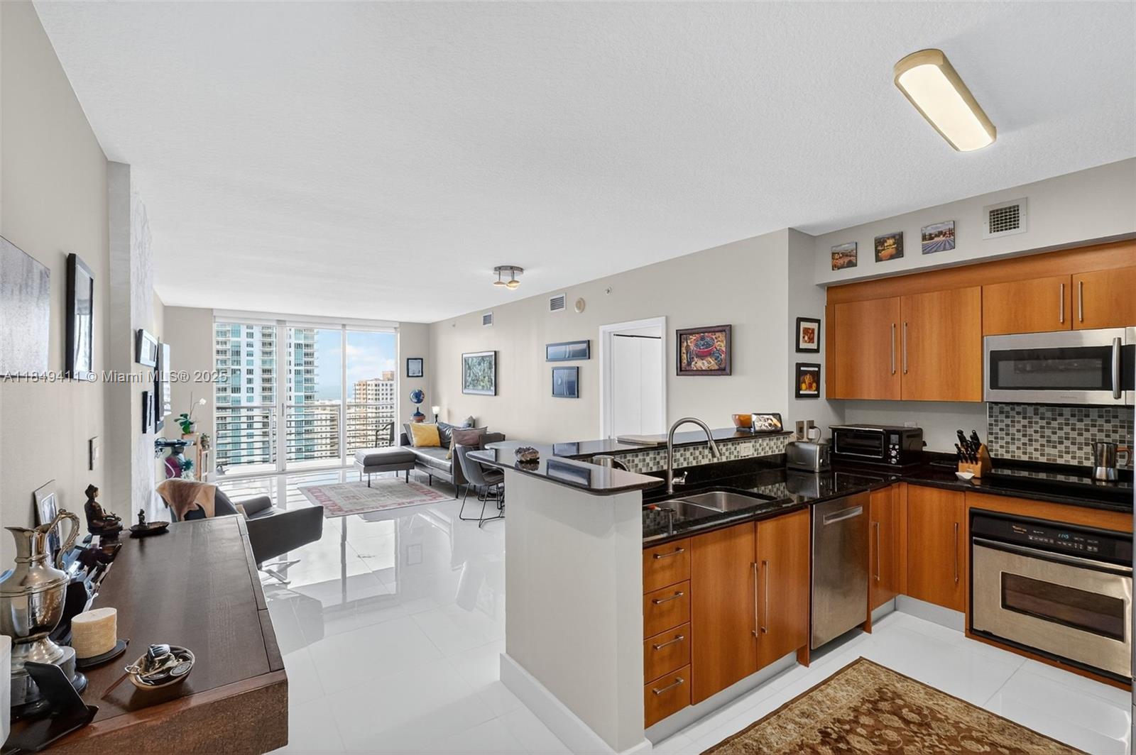 Miami, Florida, 33131, United States, 2 Bedrooms Bedrooms, ,2 BathroomsBathrooms,Residential,For Sale,1906062