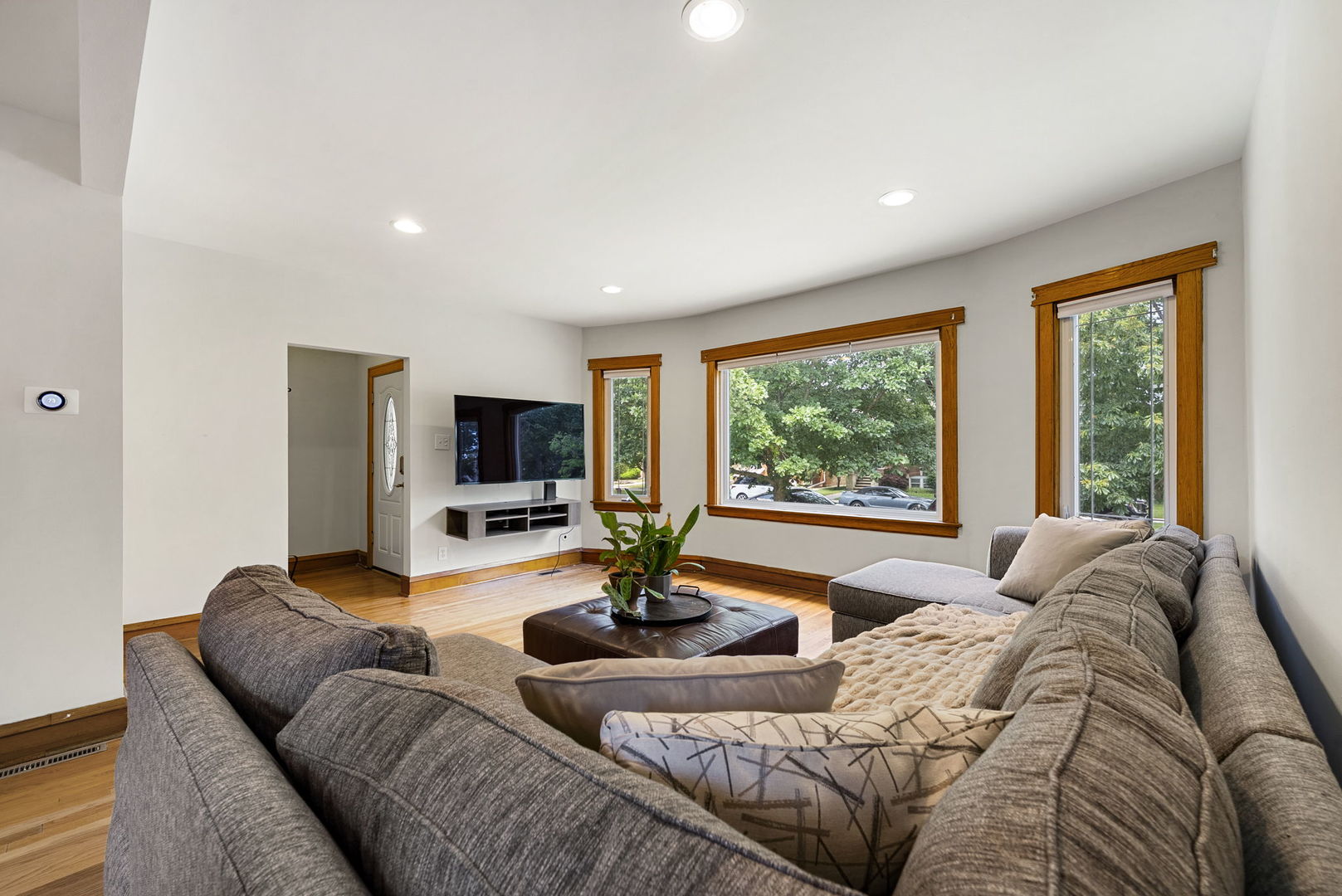 Chicago, Illinois, 60641, United States, 4 Bedrooms Bedrooms, ,3 BathroomsBathrooms,Residential,For Sale,1940244