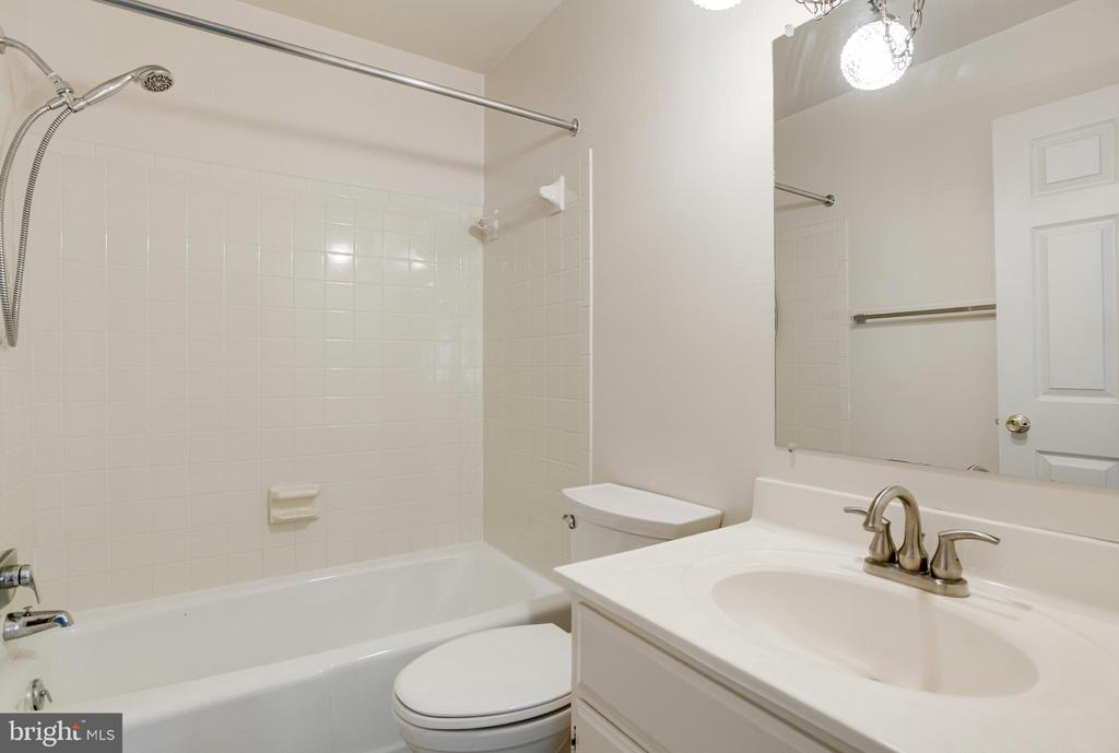 Warrenton, Virginia, 20187, United States, 3 Bedrooms Bedrooms, ,3 BathroomsBathrooms,Residential,For Sale,2049291