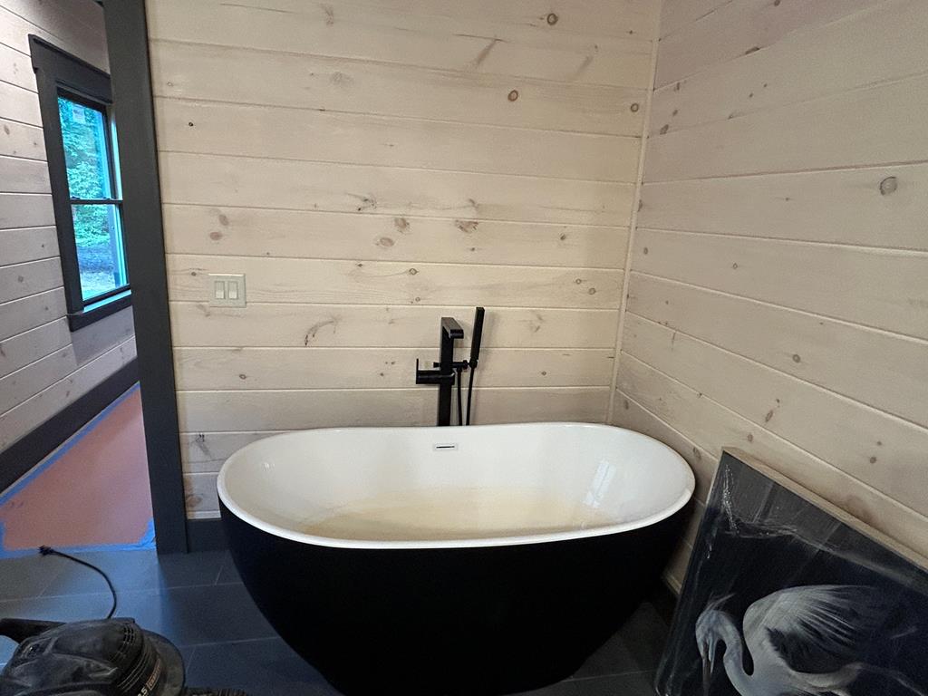 Mineral Bluff, Georgia, 30559, United States, 4 Bedrooms Bedrooms, ,5 BathroomsBathrooms,Residential,For Sale,1858917