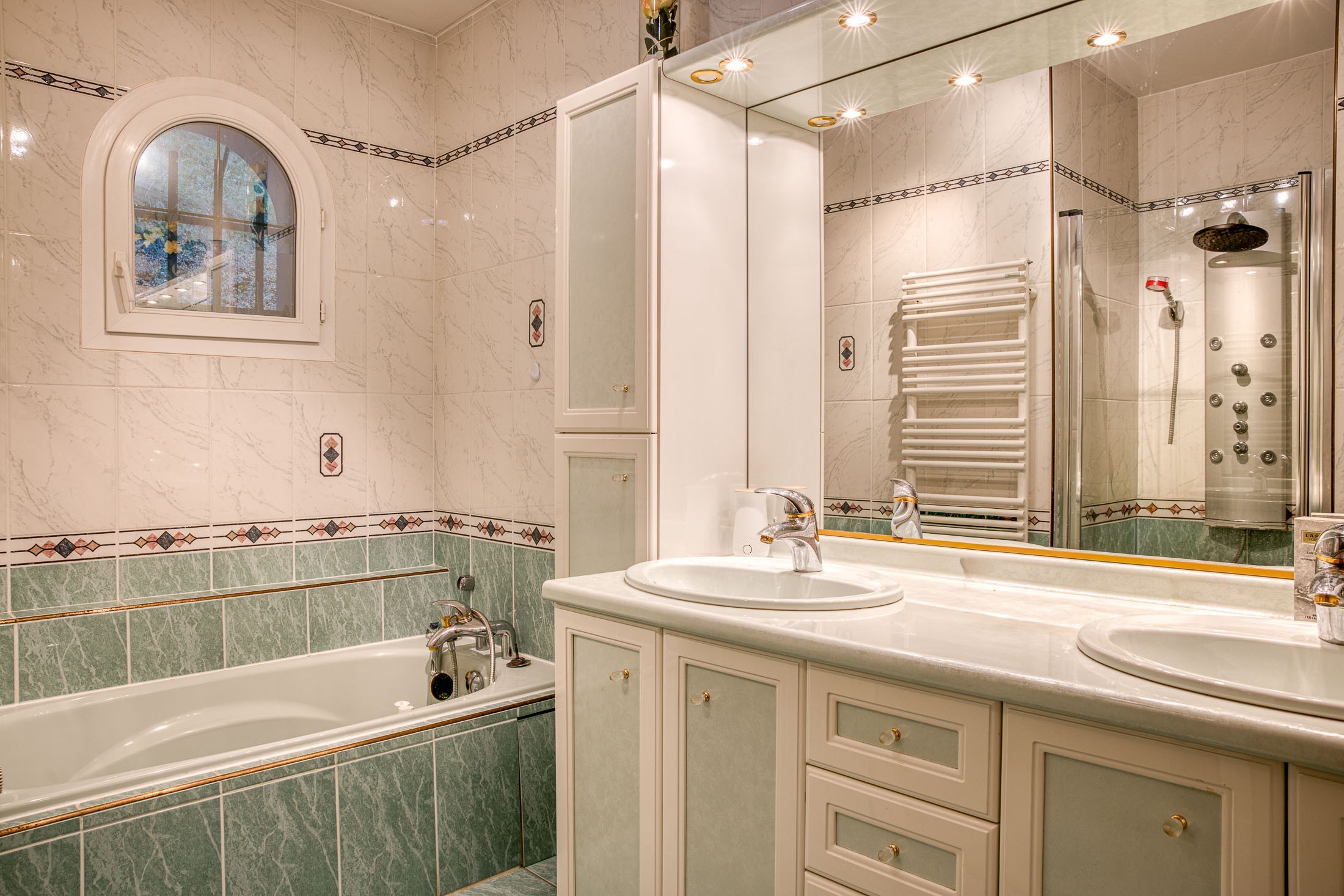  Exceptional Property with Lake and Mountain Views - 物件實景