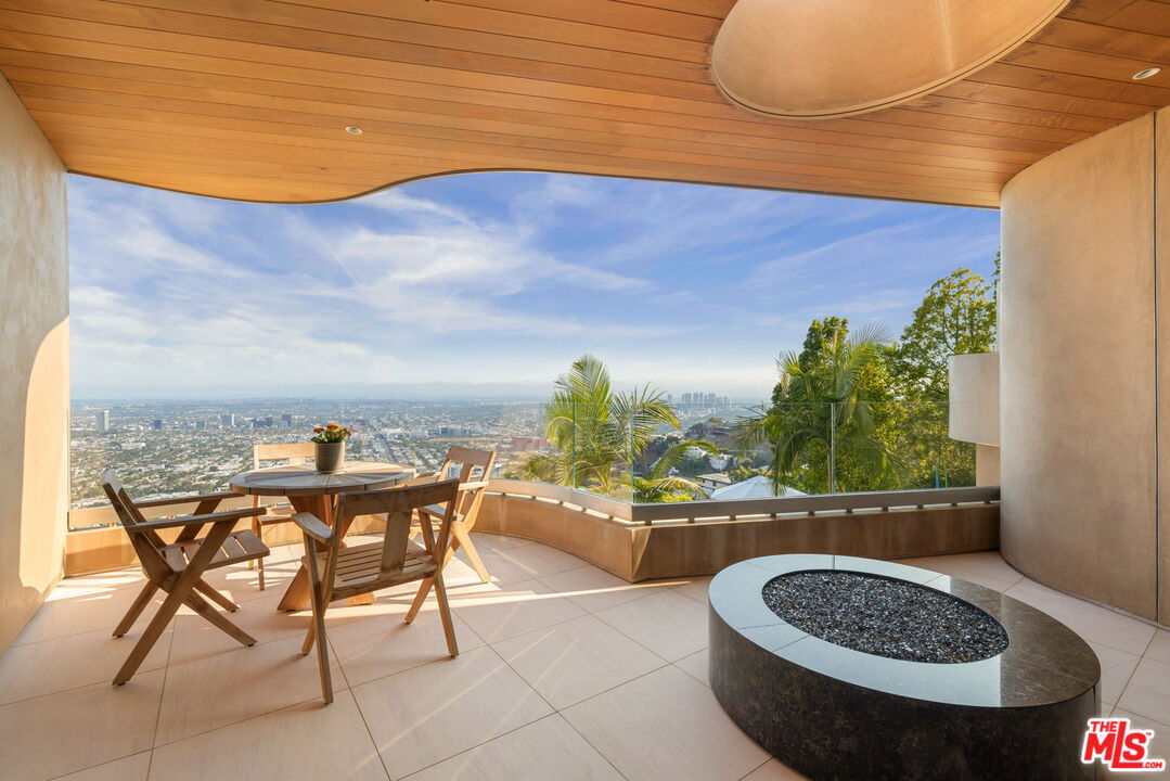 Los Angeles, California, 90046, United States, 3 Bedrooms Bedrooms, ,3 BathroomsBathrooms,Residential,For Sale,1908229