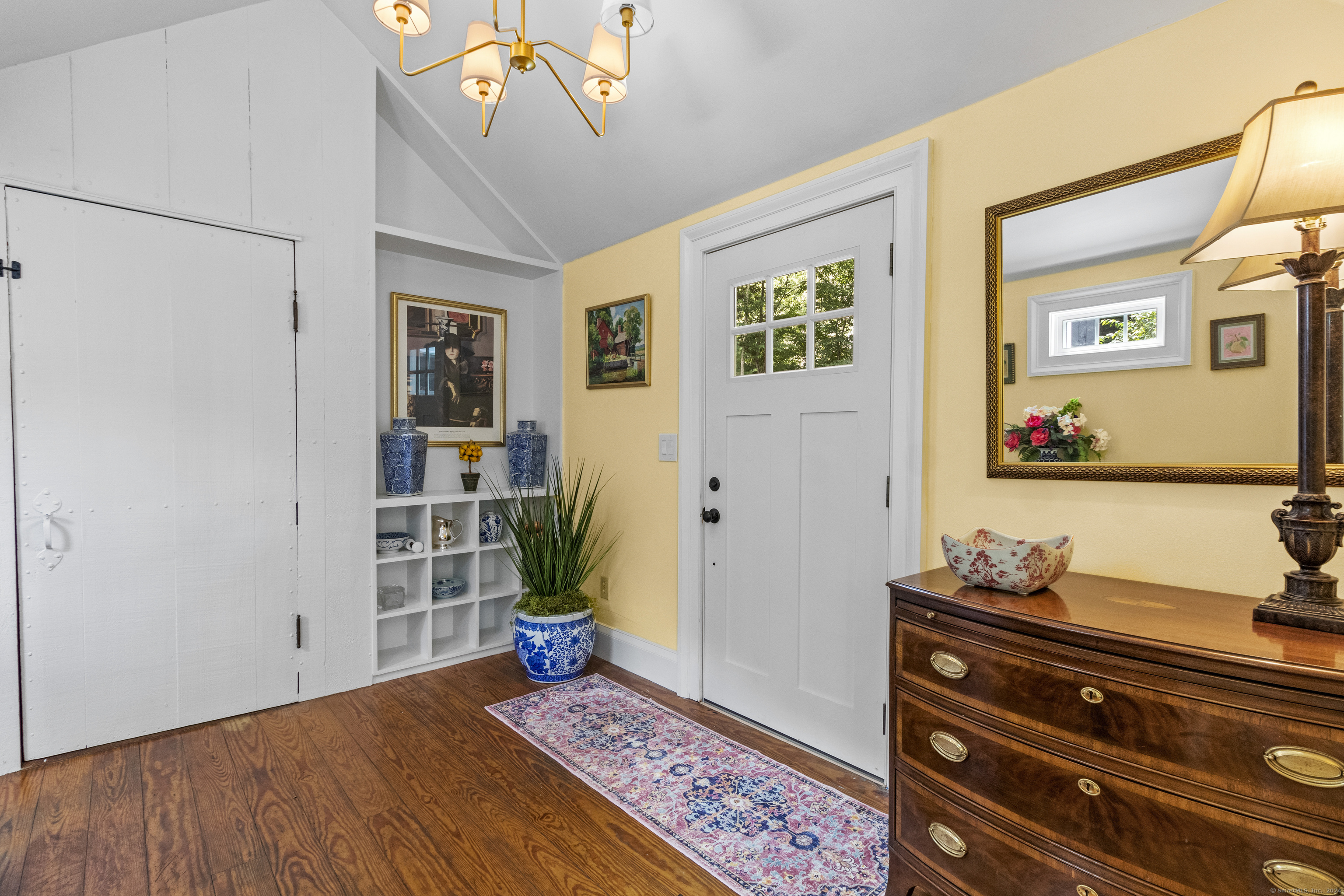 Newtown, Connecticut, 06482, United States, 3 Bedrooms Bedrooms, ,2 BathroomsBathrooms,Residential,For Sale,1828428