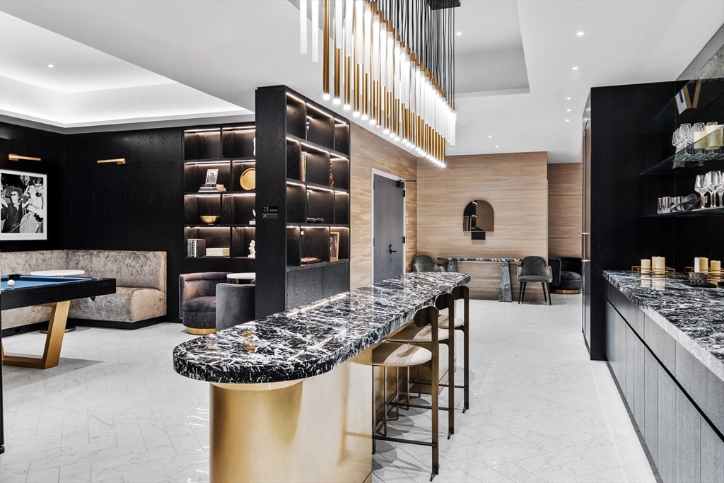 Boston, Massachusetts, 02116, United States, 1 Bedroom Bedrooms, ,1 BathroomBathrooms,Residential,For Sale,2002217