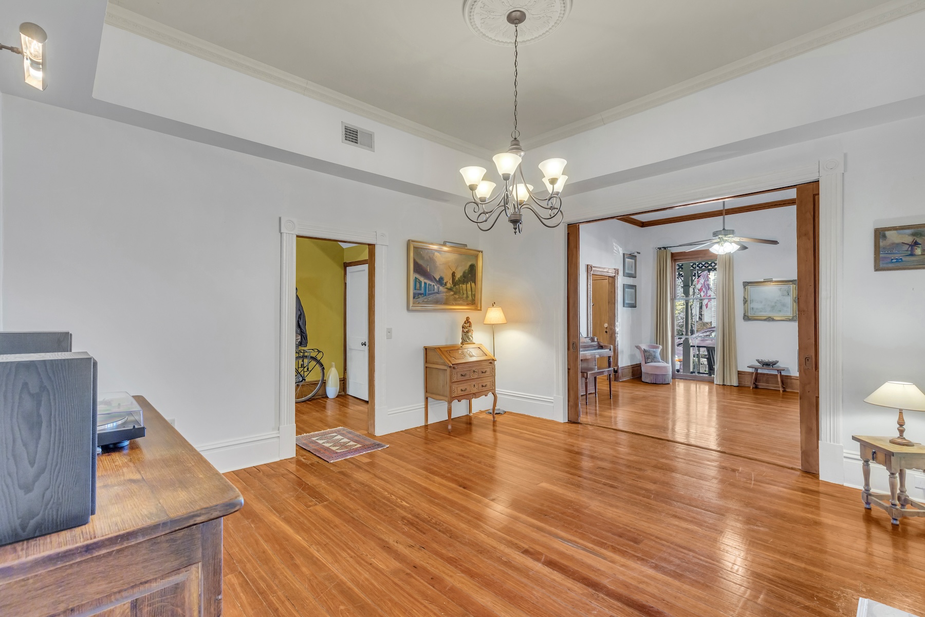  Historic Charm Meets Modern Peace of Mind in the Historic Victorian District - 物件實景