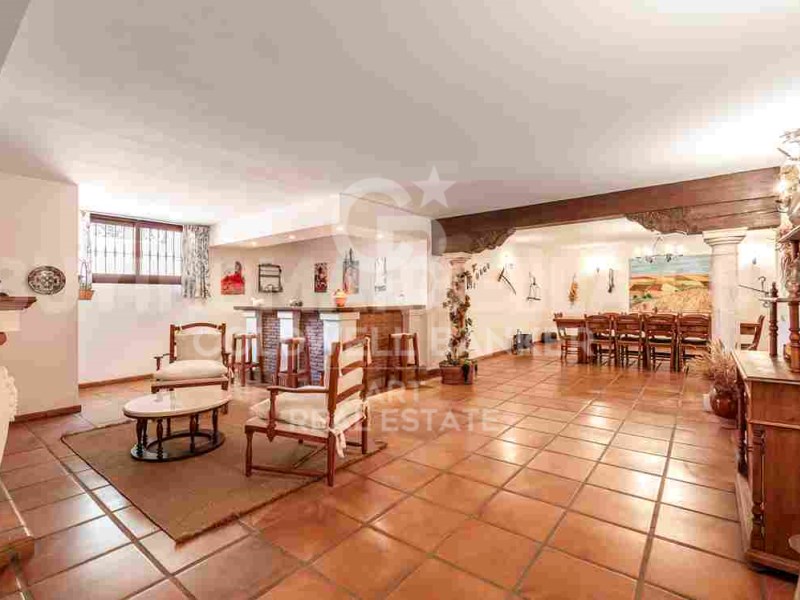 Marbella, Andalusia, ES, 5 Bedrooms Bedrooms, ,4 BathroomsBathrooms,Residential,For Sale,1804949