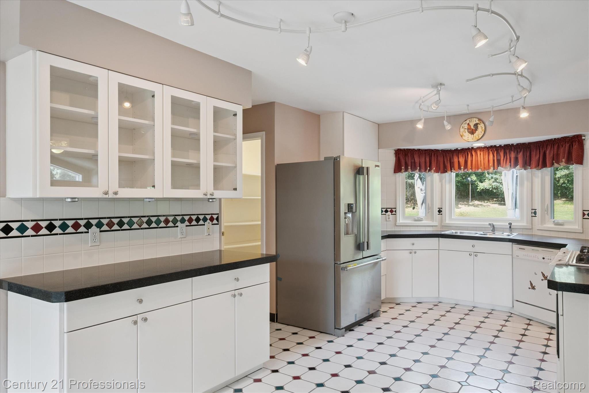 Northville, Michigan, 48167, United States, 4 Bedrooms Bedrooms, ,3 BathroomsBathrooms,Residential,For Sale,1980855