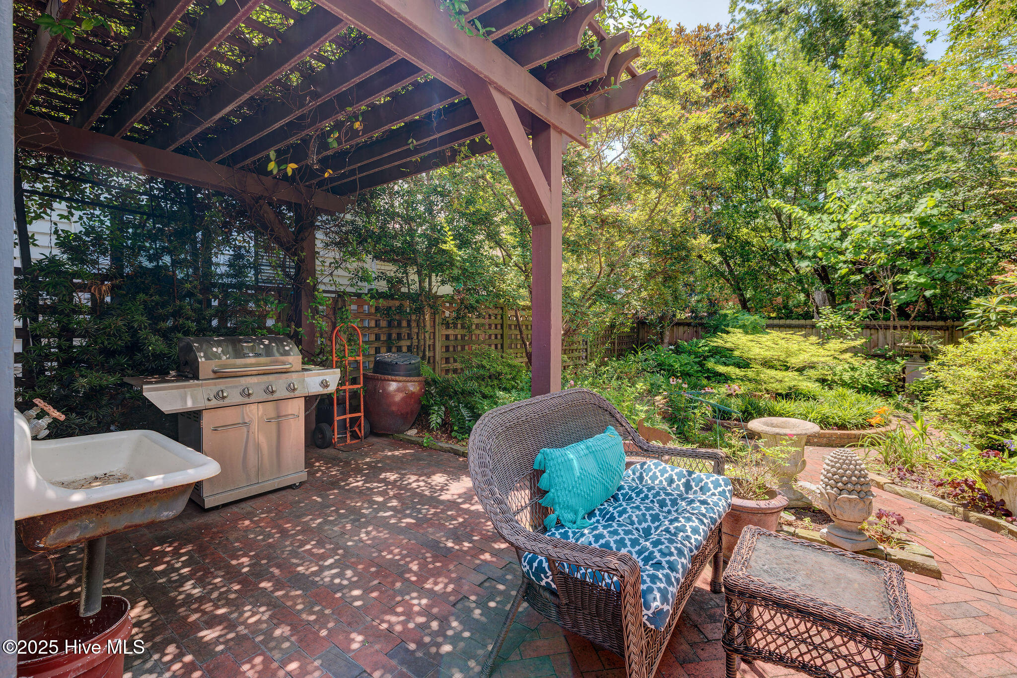 Wilmington, North Carolina, 28401, United States, 4 Bedrooms Bedrooms, ,3 BathroomsBathrooms,Residential,For Sale,1874502