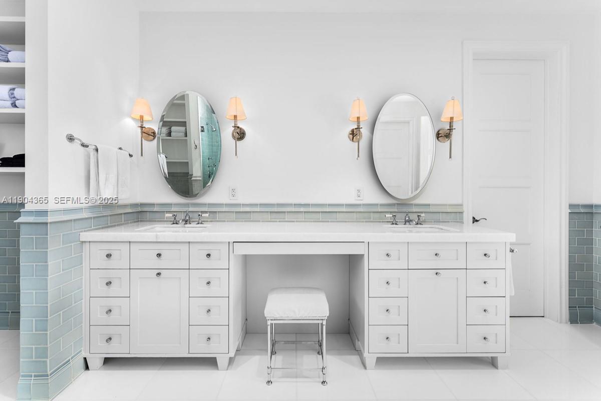 Miami Beach, Florida, 33140, United States, 4 Bedrooms Bedrooms, ,6 BathroomsBathrooms,Residential,For Sale,1992066