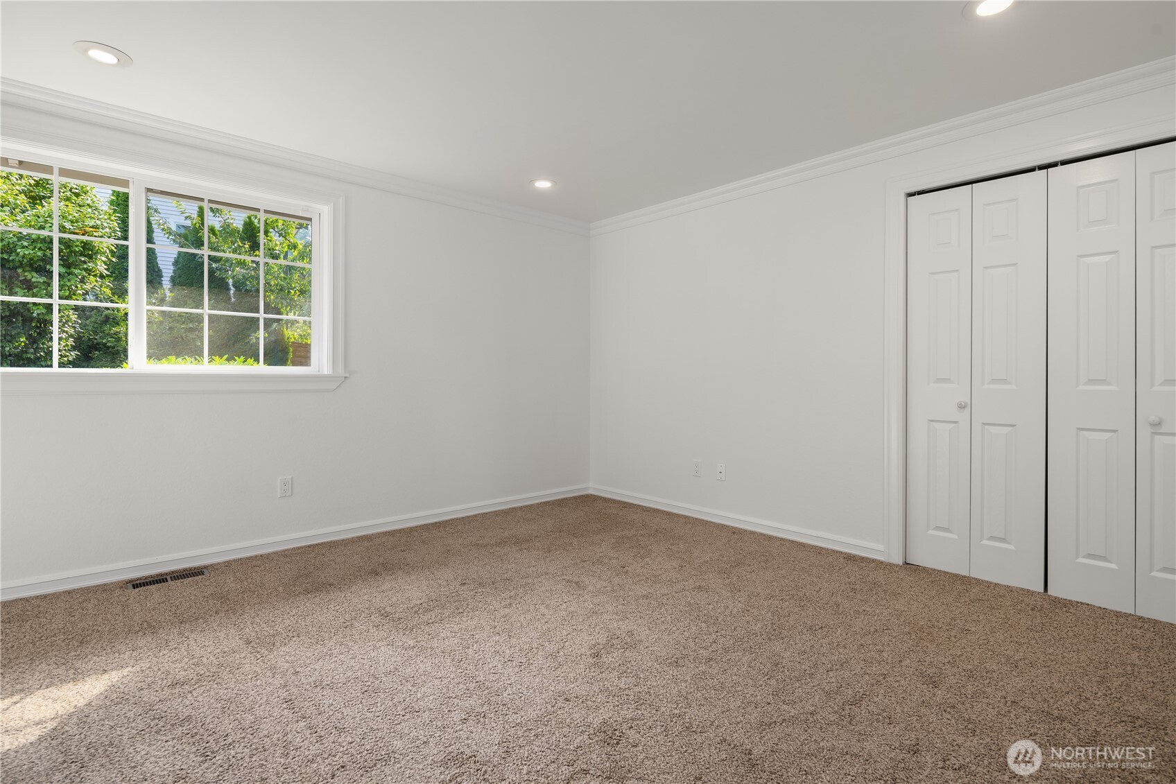 Kirkland, Washington, 98033, United States, 4 Bedrooms Bedrooms, ,2 BathroomsBathrooms,Residential,For Sale,1938855