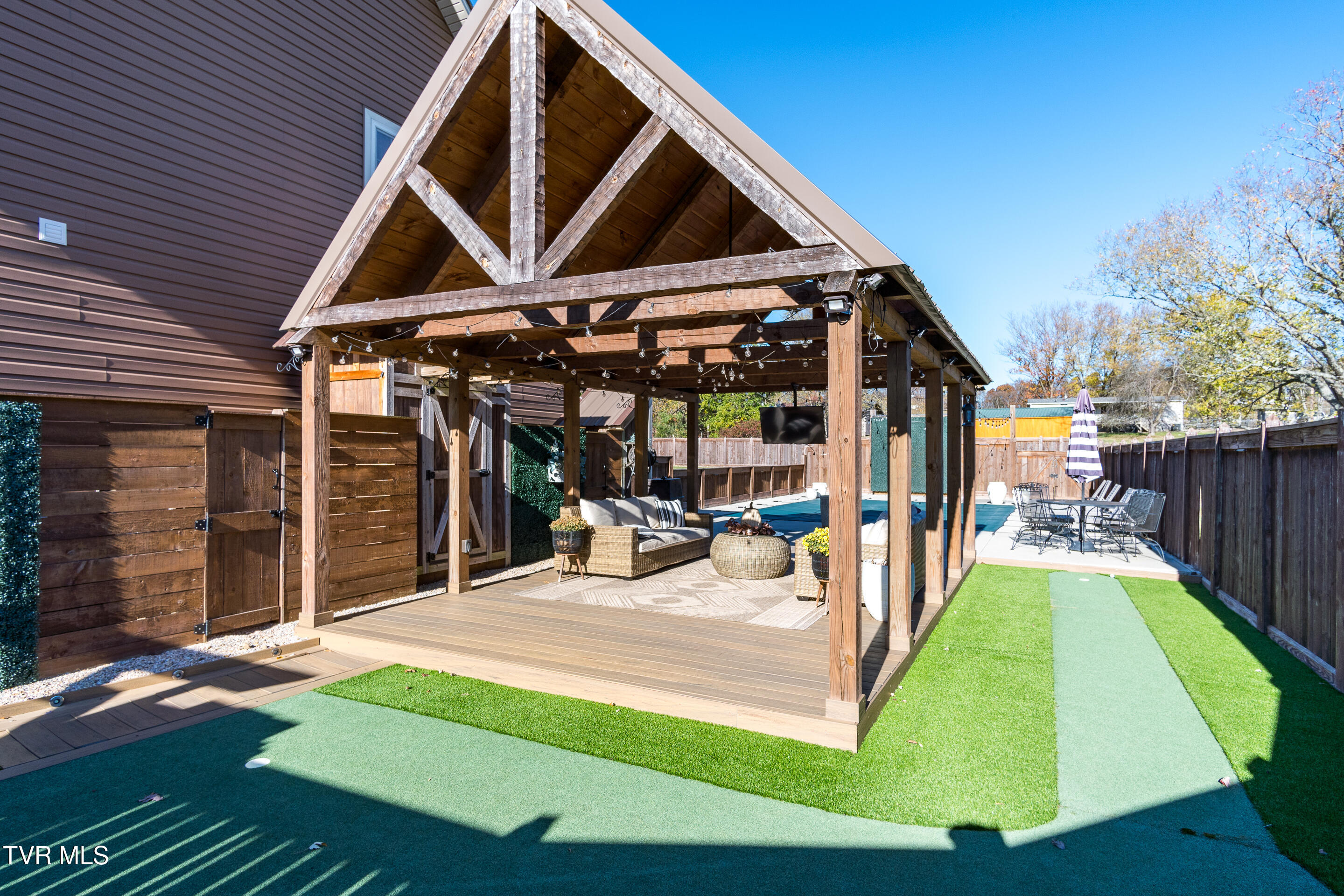 Piney Flats, Tennessee, 37686, United States, 4 Bedrooms Bedrooms, ,4 BathroomsBathrooms,Residential,For Sale,2005173