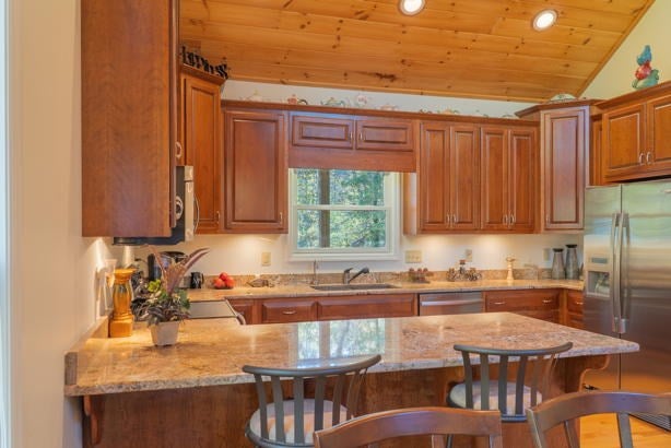 Murphy, North Carolina, 28906, United States, 4 Bedrooms Bedrooms, ,4 BathroomsBathrooms,Residential,For Sale,1989693