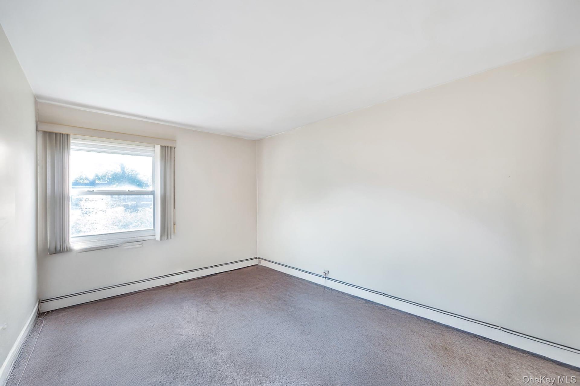 Medford, New York, 11763, United States, 5 Bedrooms Bedrooms, ,2 BathroomsBathrooms,Residential,For Sale,1926312