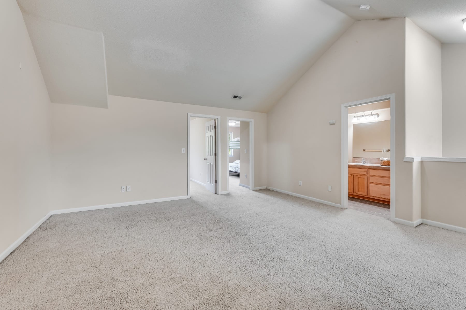  2106 CHARLIE CT Forest Grove, OR 97116 - 物件實景