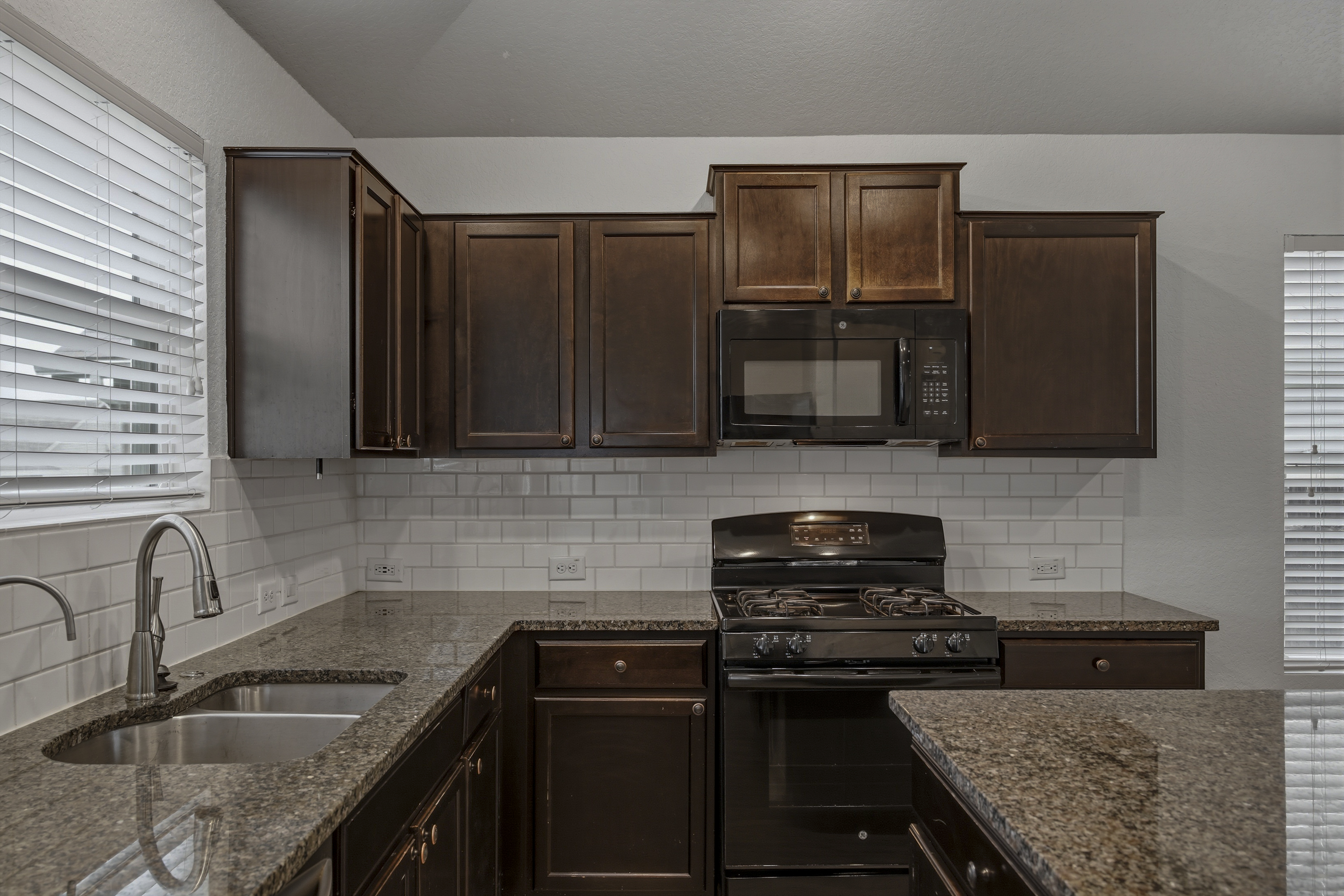  Beautifully Updated With Open Concept - 物件實景