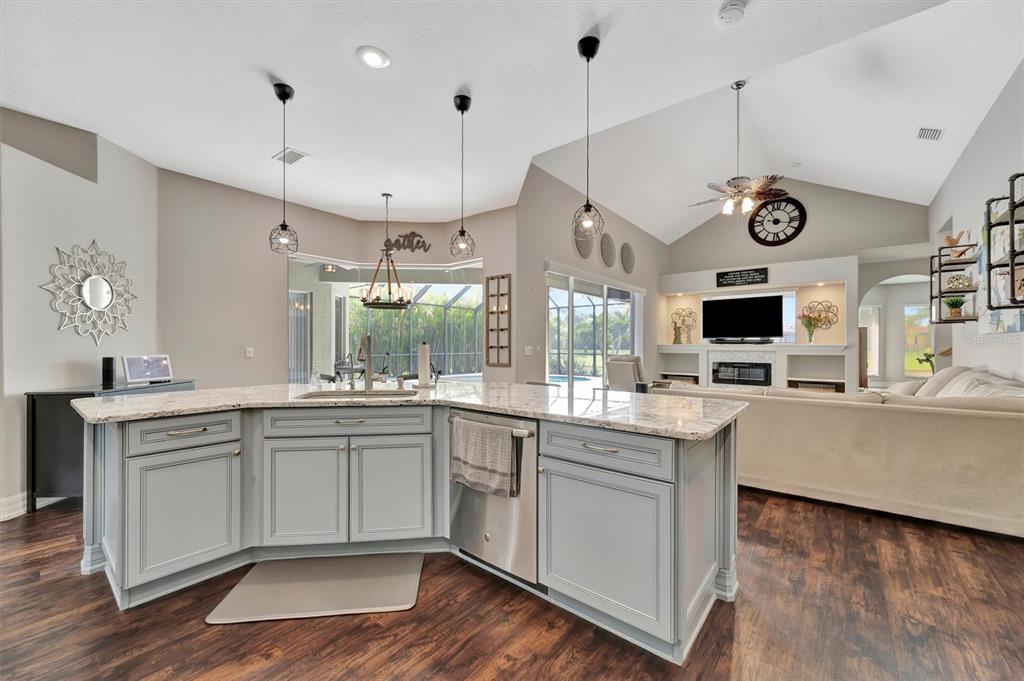 Bradenton, Florida, 34212, United States, 3 Bedrooms Bedrooms, ,4 BathroomsBathrooms,Residential,For Sale,1910869