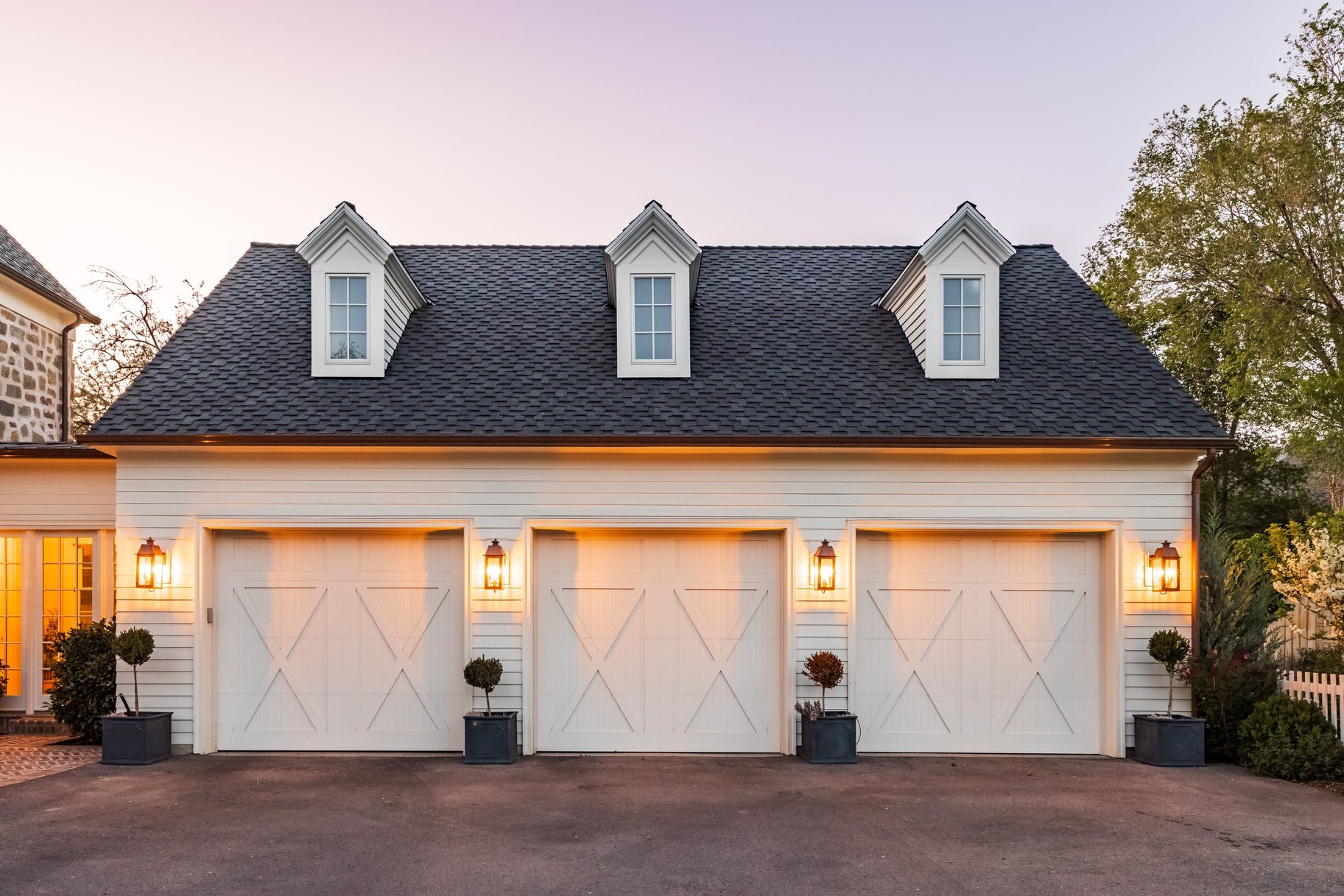  Timeless Colonial Charm Meets Refined Modern Luxury In This Storybook Retreat - 物件實景