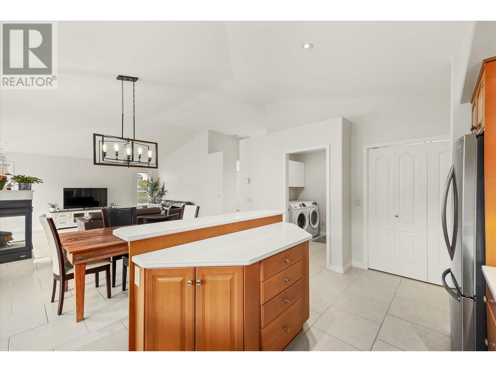 KELOWNA, British Columbia, V1W 4K9, CA, 4 Bedrooms Bedrooms, ,3 BathroomsBathrooms,Residential,For Sale,1865422