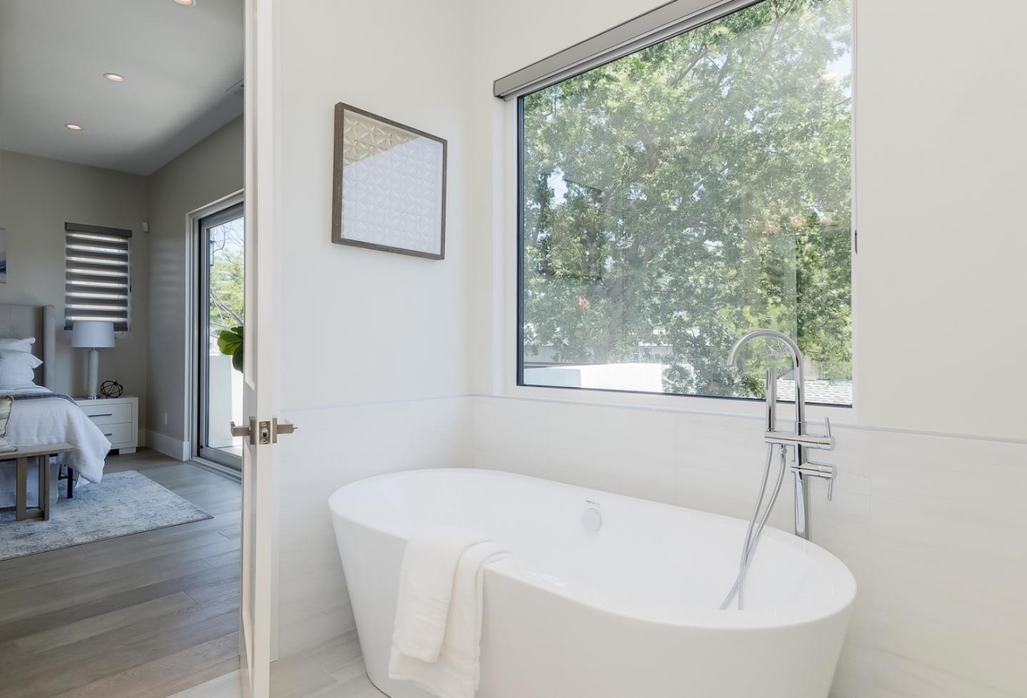 Menlo Park, California, 94025, United States, 5 Bedrooms Bedrooms, ,6 BathroomsBathrooms,Residential,For Sale,1927394
