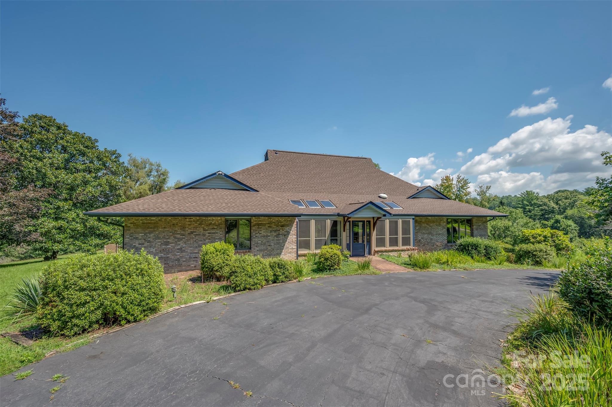 Horse Shoe, North Carolina, 28742, United States, 6 Bedrooms Bedrooms, ,6 BathroomsBathrooms,Residential,For Sale,1927207