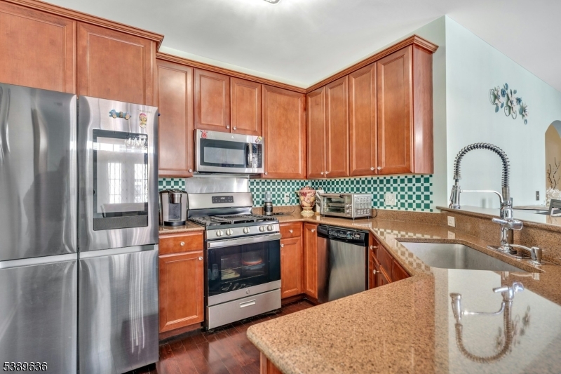 Belleville Twp., New Jersey, 07109, United States, 2 Bedrooms Bedrooms, ,3 BathroomsBathrooms,Residential,For Sale,1960991