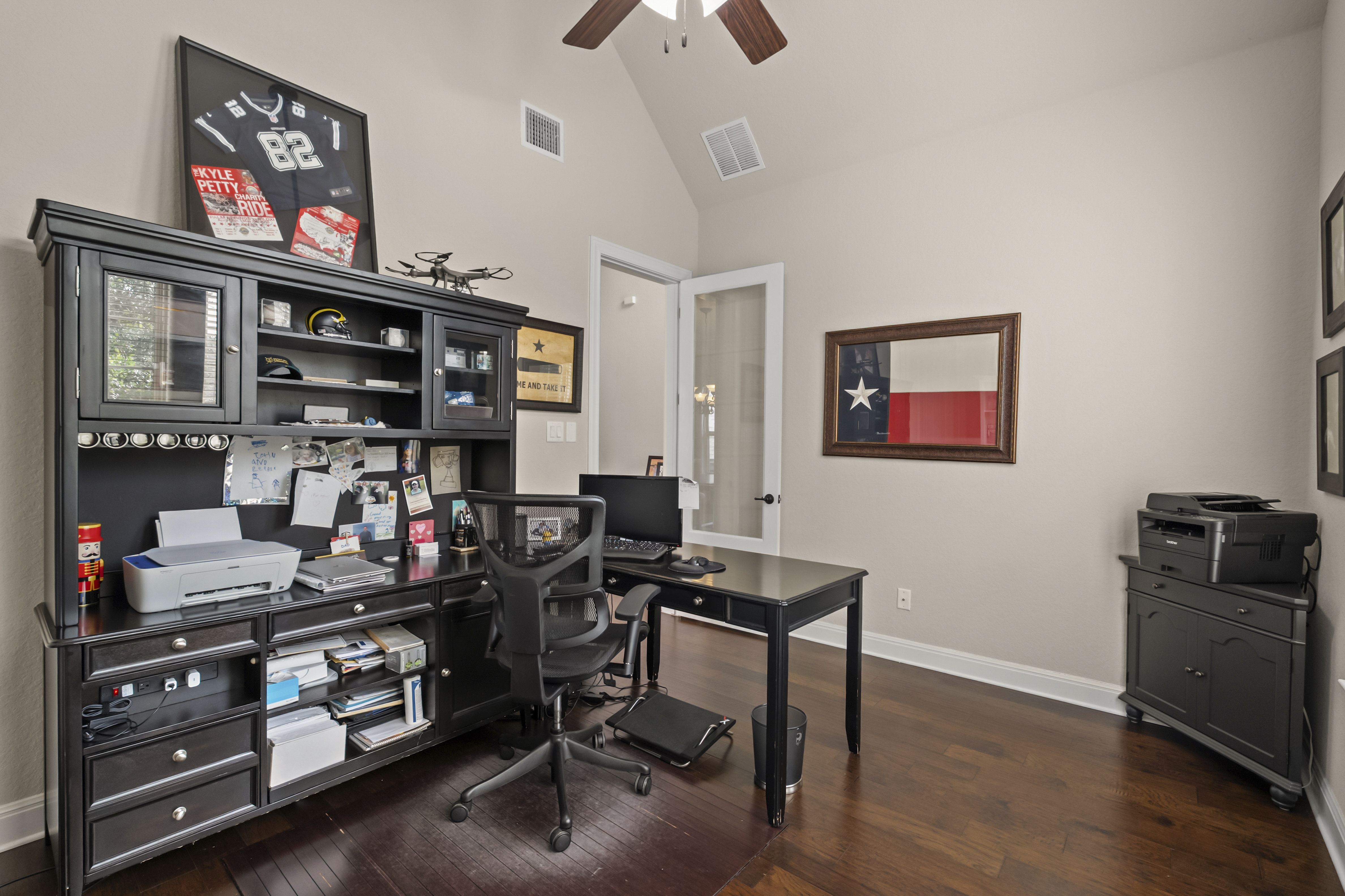  Thoughtfully Designed with Exceptional Floor Plan - 物件實景